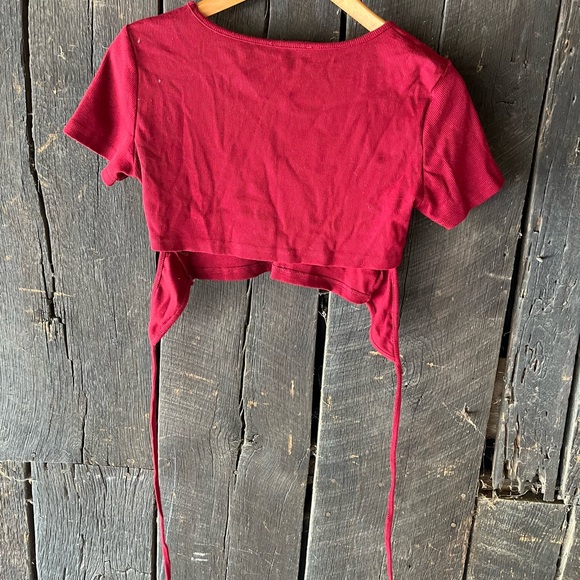 Crop top - Picture 2 of 3